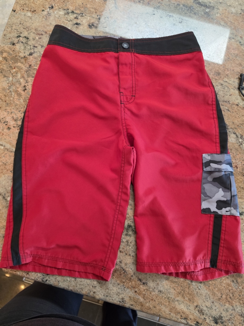 The North Face Red Athletic Cargo Swim Shorts with Camo Pocket BOYS SIZE 16